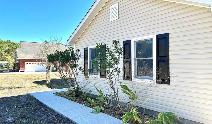 66 Hathcock Rd, Apalachicola, FL 32320 - 3 Beds, 2 Bath