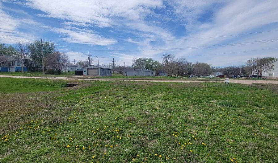 1213-1221 9th St, Auburn, NE 68305 - 0 Beds, 0 Bath