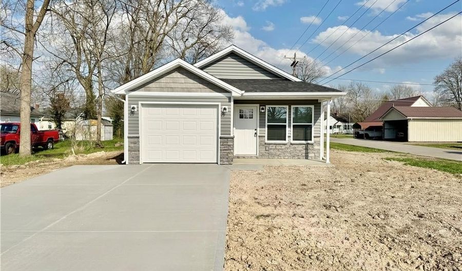 295 S 4th St, Austin, IN 47102 - 3 Beds, 2 Bath