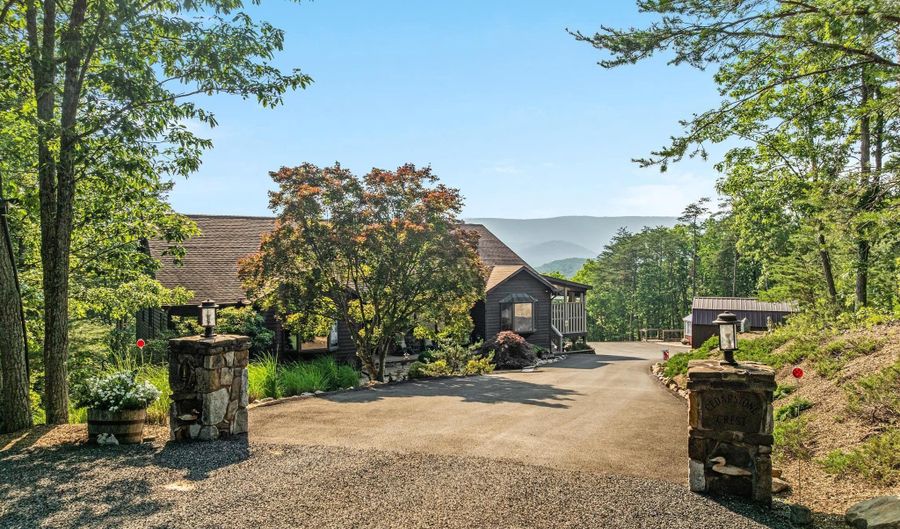 417 MALLARD Dr, Basye, VA 22810 - 4 Beds, 3 Bath
