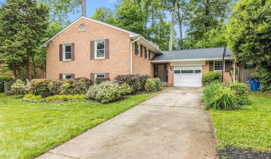 8706 BRAEBURN Dr, Annandale, VA 22003 - 5 Beds, 3 Bath