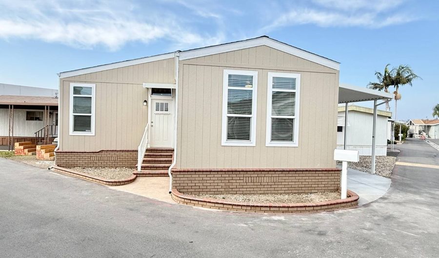 41 Spruce Via, Anaheim, CA 92801 - 2 Beds, 1 Bath