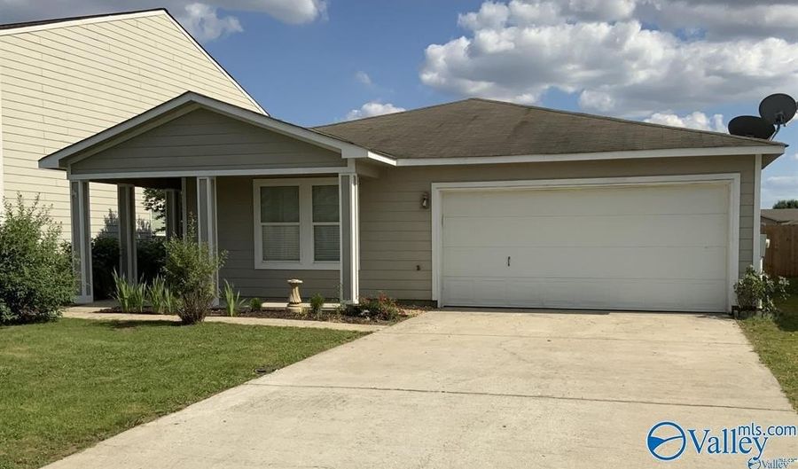15251 Tyler Mill Dr, Athens, AL 35613 - 3 Beds, 2 Bath