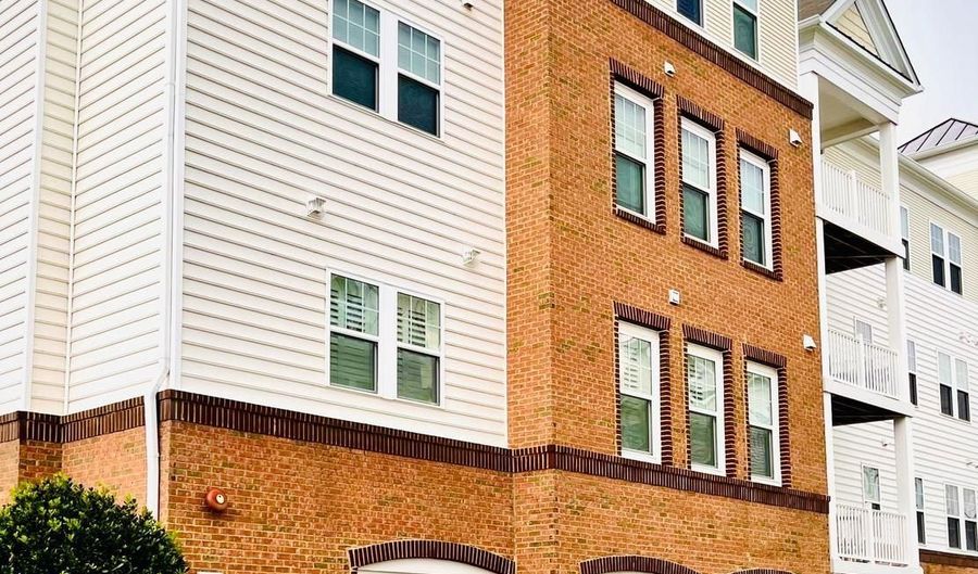 41895 CATHEDRAL VALLEY Sq 401, Aldie, VA 20105 - 3 Beds, 2 Bath