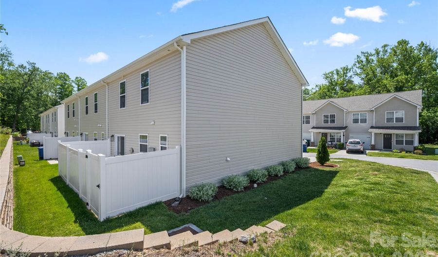2 Chambers Garden Dr, Arden, NC 28704 - 3 Beds, 3 Bath