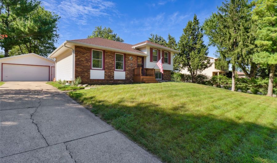 1619 HyVue St, Adel, IA 50003 - 4 Beds, 2 Bath