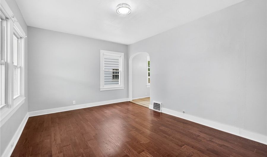 1631 McMinn St, Aliquippa, PA 15001 - 2 Beds, 2 Bath