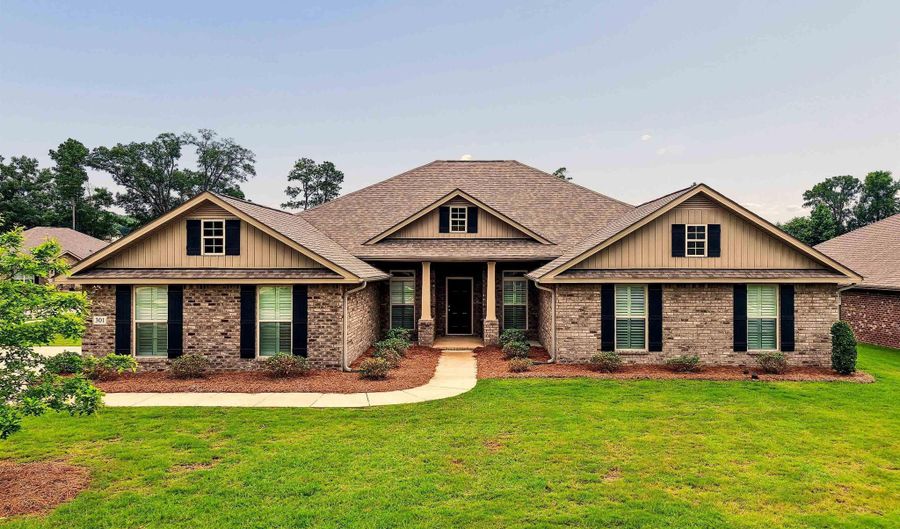 301 TUPELO Trl, Alabaster, AL 35007 - 4 Beds, 3 Bath