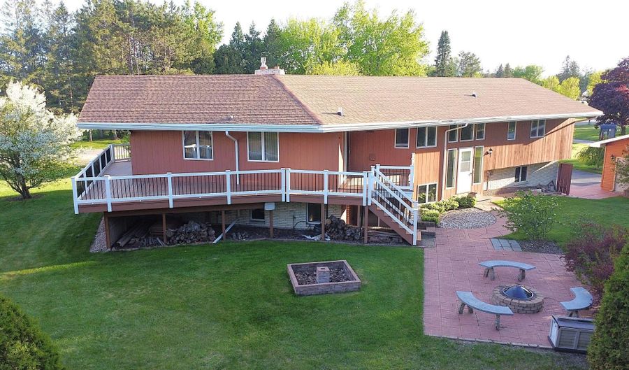 826 EASTVIEW Dr, Antigo, WI 54409 - 3 Beds, 3 Bath