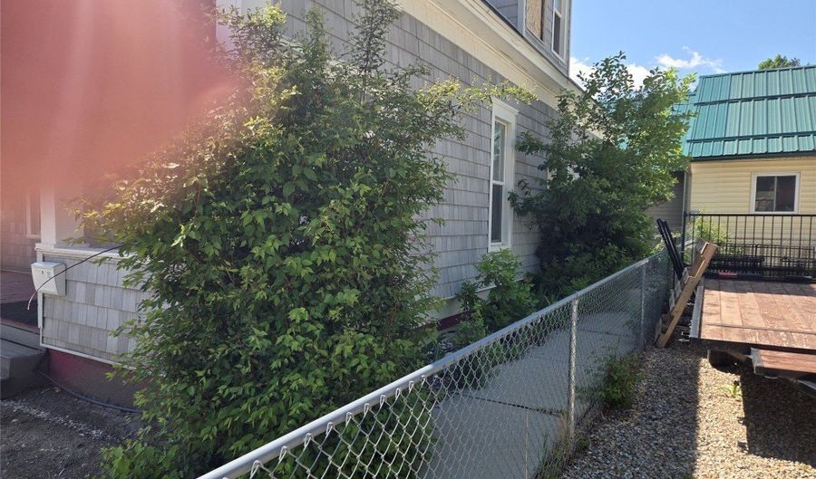 415 W 6th St, Anaconda, MT 59711 - 3 Beds, 2 Bath