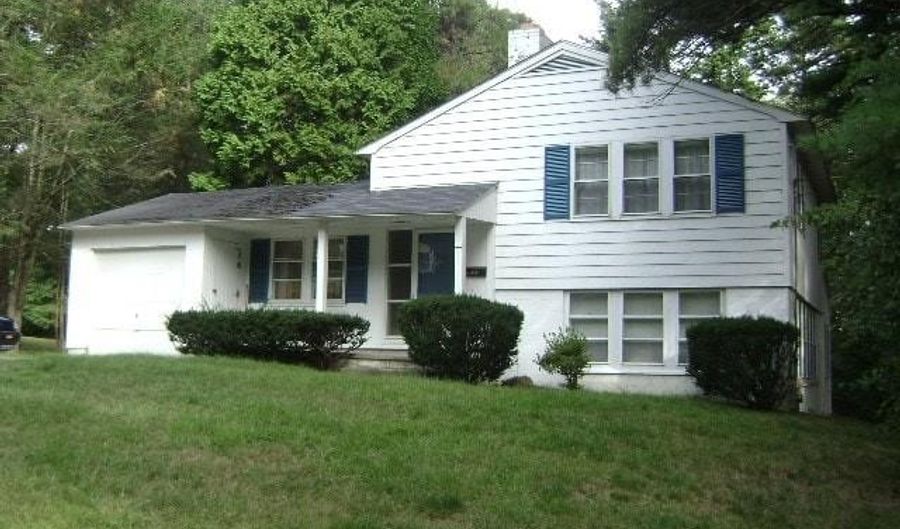 181 Highland Ave, Warwick, RI 02886 - 3 Beds, 2 Bath