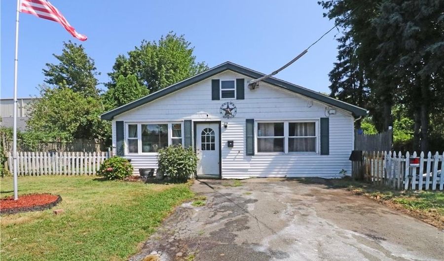 10 Woolsey Rd, Middletown, RI 02842 - 3 Beds, 1 Bath