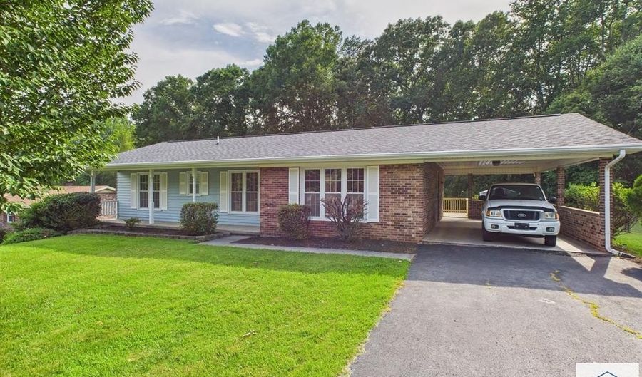 310 Dalewood Dr, Bassett, VA 24055 - 3 Beds, 2 Bath