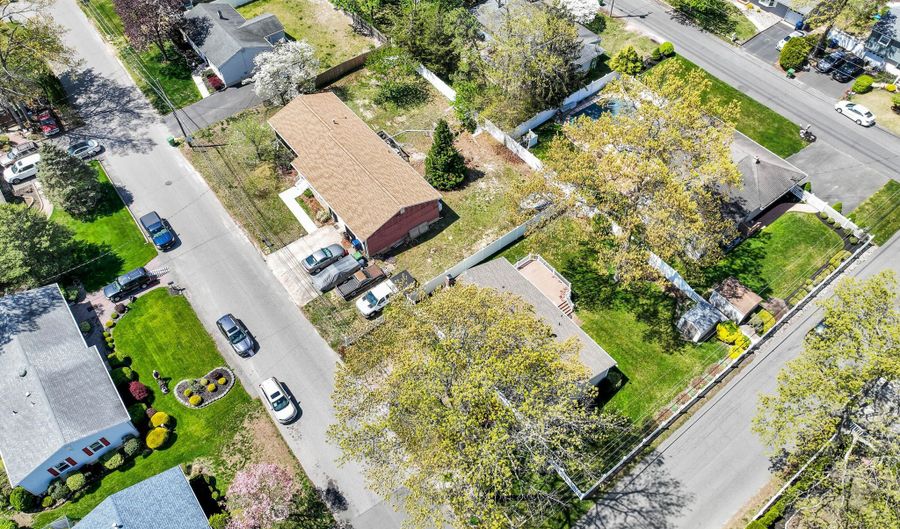 900 Cable Ave, Beachwood, NJ 08722 - 3 Beds, 2 Bath