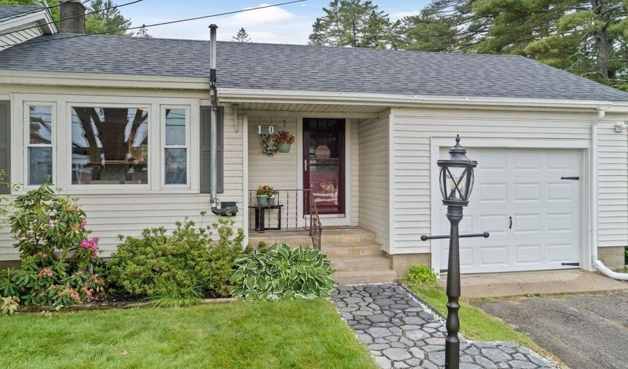10 Pine St, Alton, NH 03809 - 2 Beds, 1 Bath