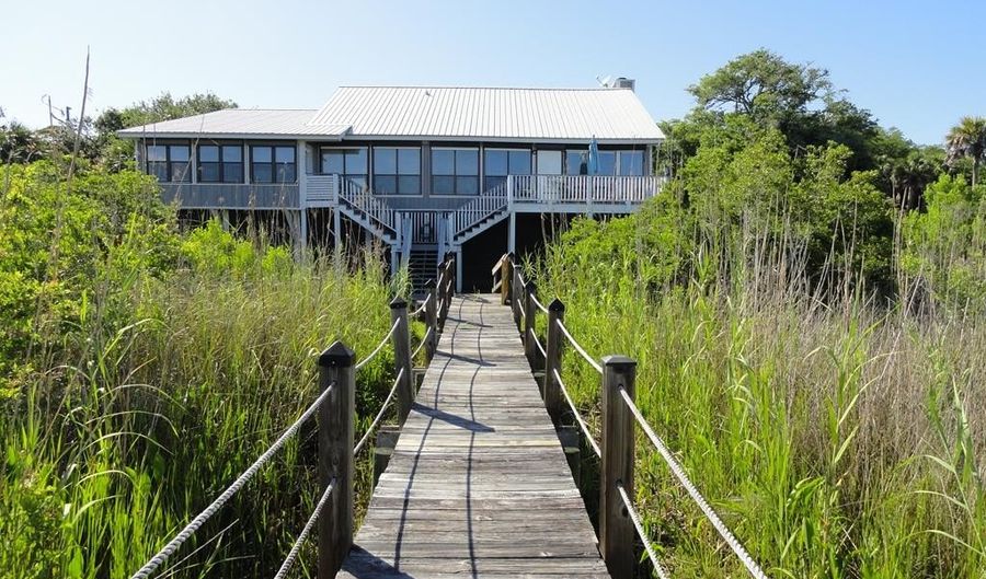 130 Bay Ave, Apalachicola, FL 32320 - 4 Beds, 2 Bath