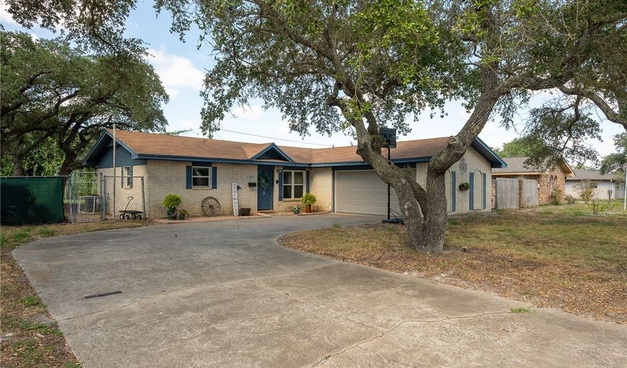 1307 W Palm Dr, Aransas Pass, TX 78336 - 3 Beds, 2 Bath