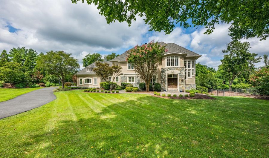10736 ARDNAVE Pl, Potomac, MD 20854 - 5 Beds, 8 Bath