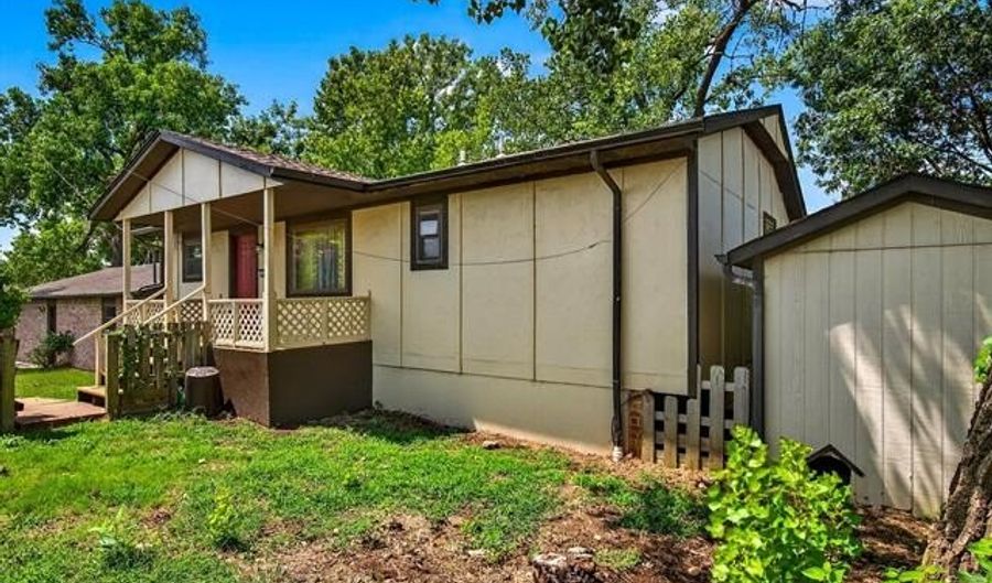 4040 Sheridan Rd, Bartlesville, OK 74006 - 3 Beds, 2 Bath