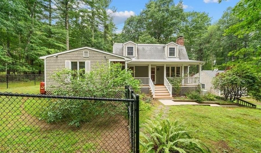825 Matteson Rd, Coventry, RI 02816 - 3 Beds, 3 Bath