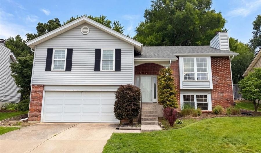 743 Eaglebrooke Dr, Ballwin, MO 63021 - 3 Beds, 3 Bath