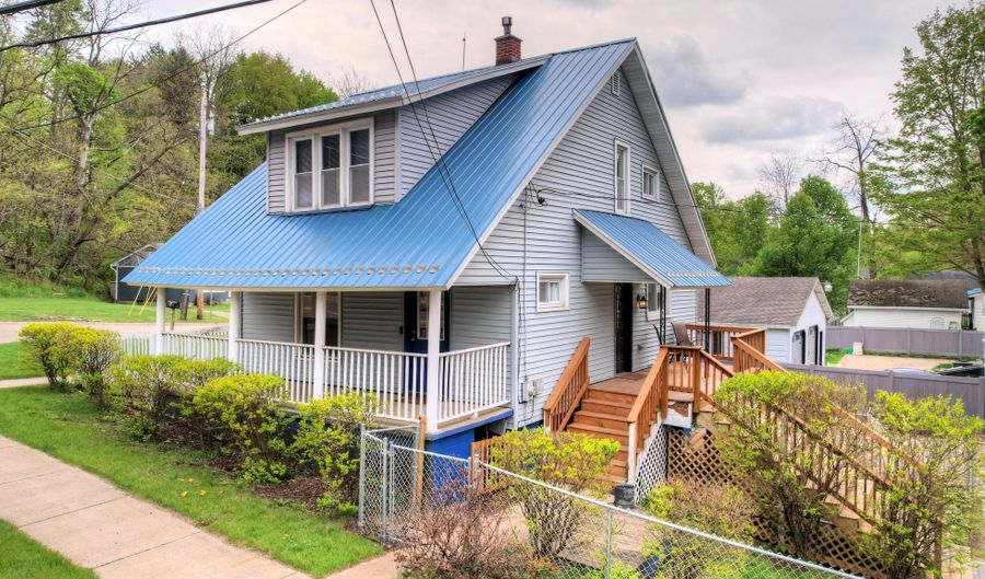 300 Grand St, Allegan, MI 49010 - 3 Beds, 2 Bath