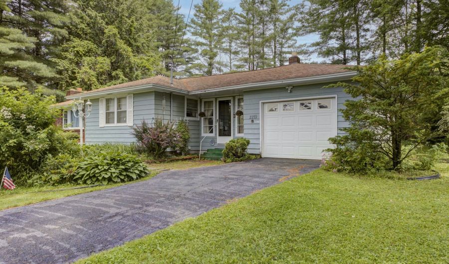 2219 County Highway 107, Amsterdam, NY 12010 - 3 Beds, 1 Bath