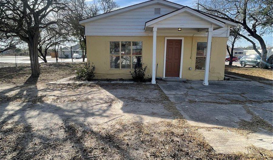 916 S Reynolds St, Alice, TX 78332 - 3 Beds, 1 Bath
