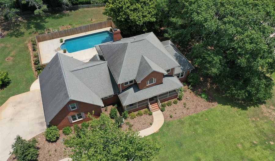 108 Rustic Ln, Anderson, SC 29621 - 4 Beds, 4 Bath