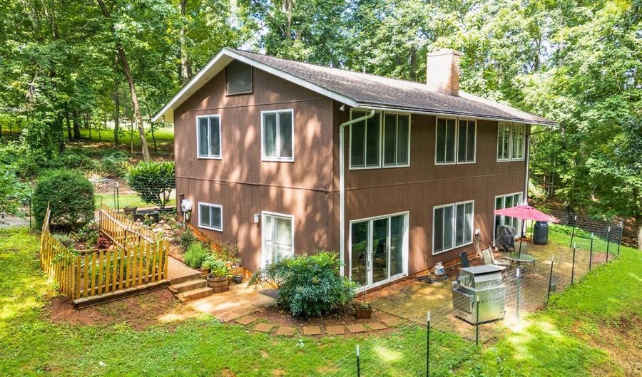 308 Waughs Ferry Rd, Amherst, VA 24521 - 4 Beds, 3 Bath