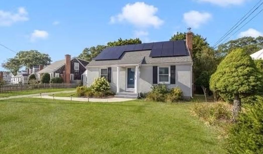 59 King Phillip Dr, North Kingstown, RI 02852 - 3 Beds, 2 Bath