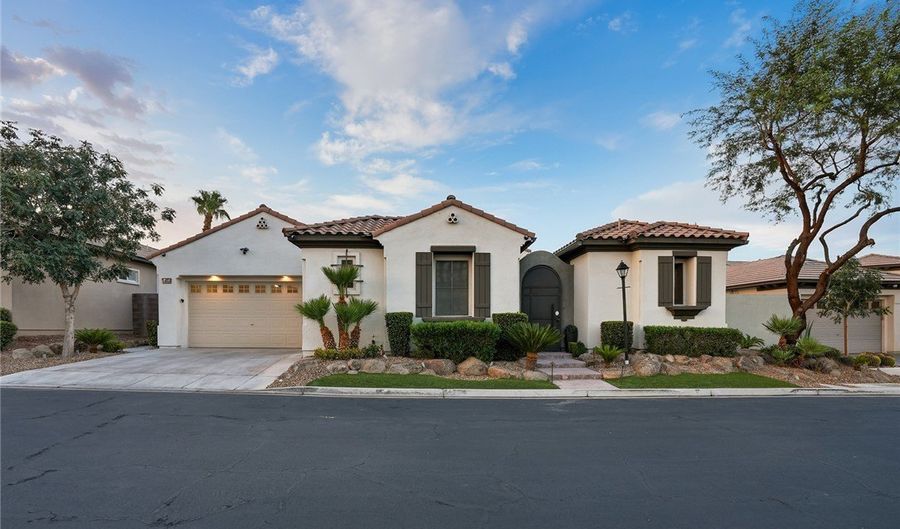 10820 Woodstream Ct, Las Vegas, NV 89135 - 4 Beds, 4 Bath