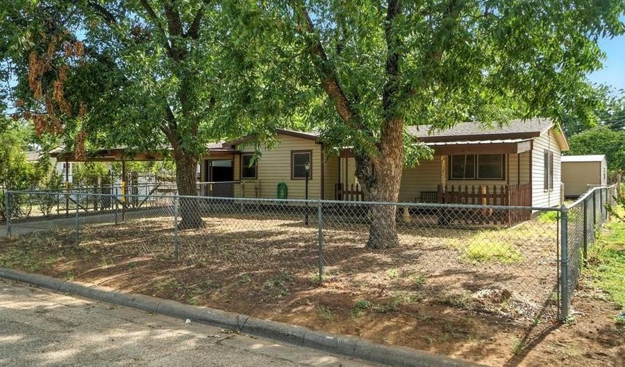 2799 Victoria St, Abilene, TX 79603 - 4 Beds, 1 Bath