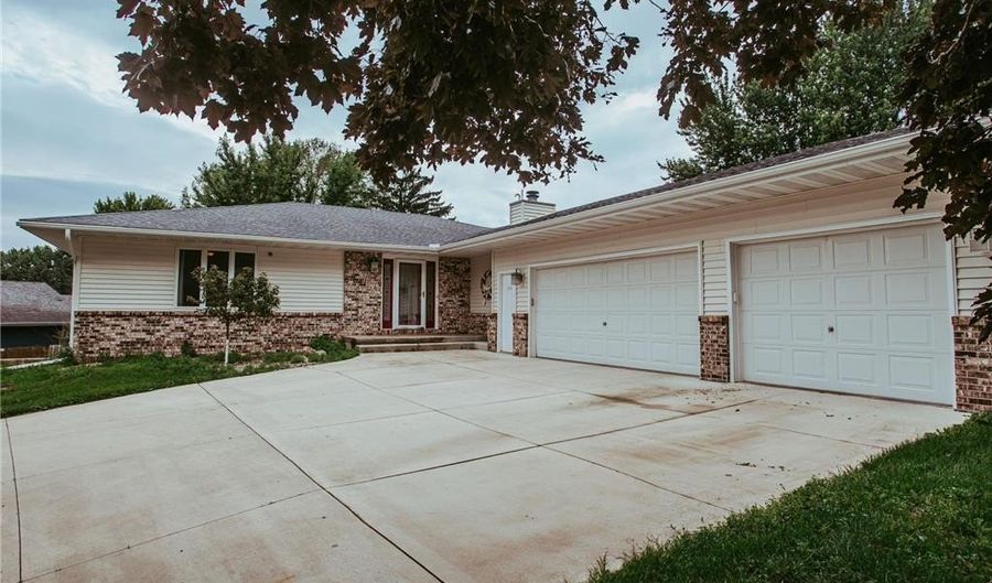 610 25th St SW, Austin, MN 55912 - 5 Beds, 4 Bath