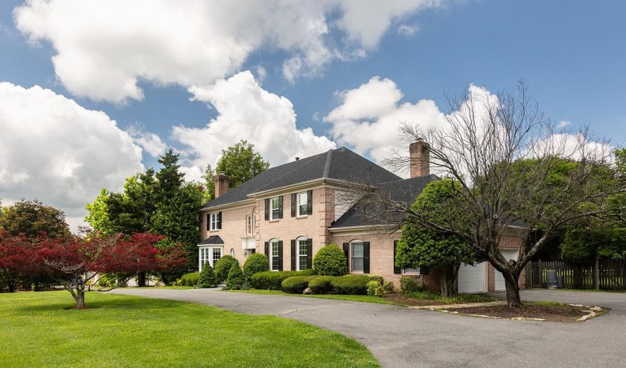 8809 SAUNDERS Ln, Bethesda, MD 20817 - 4 Beds, 5 Bath