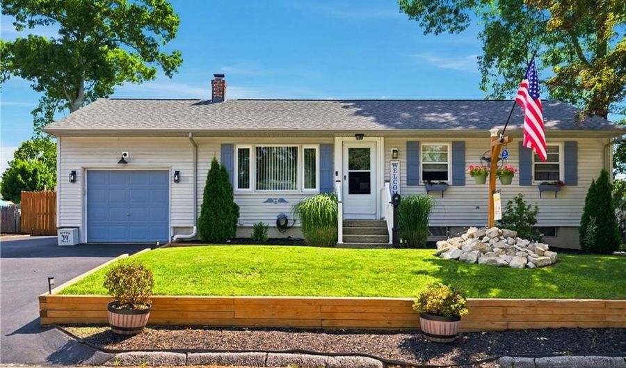 121 COLUMBIA Ave, Coventry, RI 02816 - 3 Beds, 1 Bath