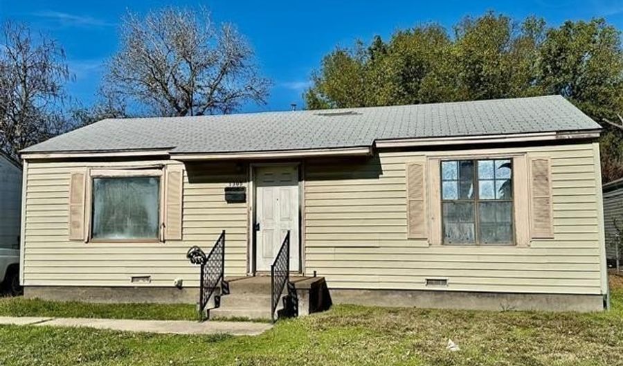 1305 7th Ave NW, Ardmore, OK 73401 - 3 Beds, 2 Bath