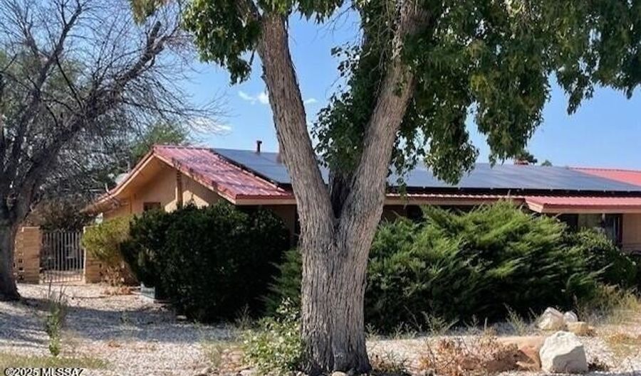 734 S Hermosa Dr, Benson, AZ 85602 - 5 Beds, 2 Bath