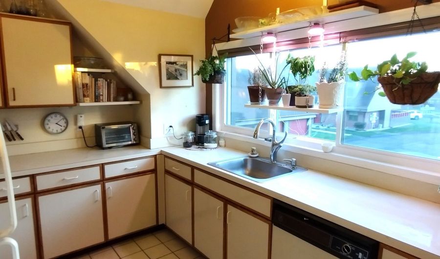 69 Montoya Dr 69, Branford, CT 06405 - 2 Beds, 1 Bath