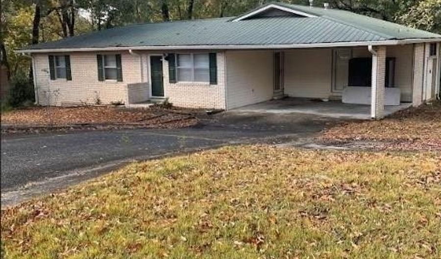 1105 MARY JANE Dr, Anniston, AL 36206 - 3 Beds, 2 Bath