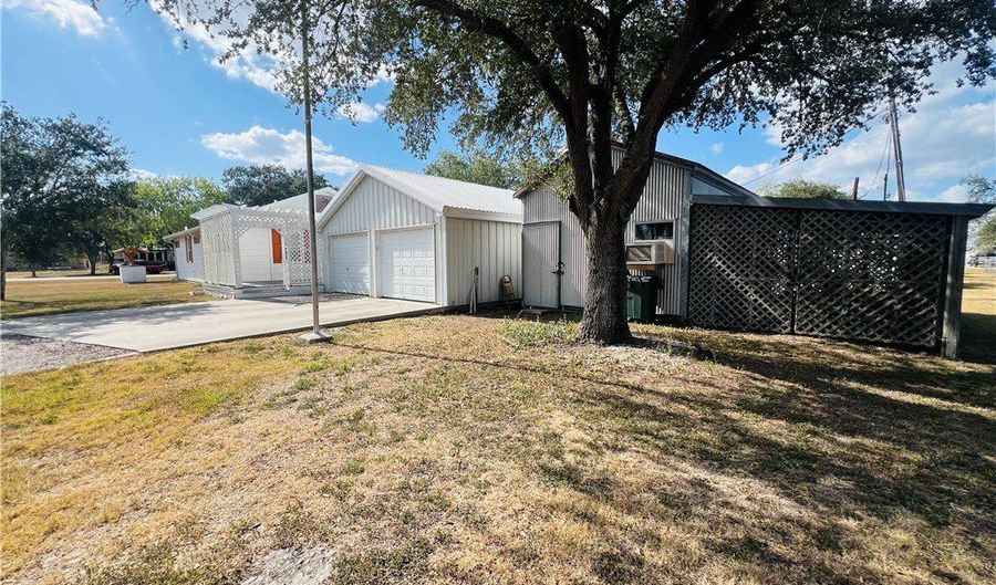 406 Fred Ave, Agua Dulce, TX 78330 - 3 Beds, 2 Bath