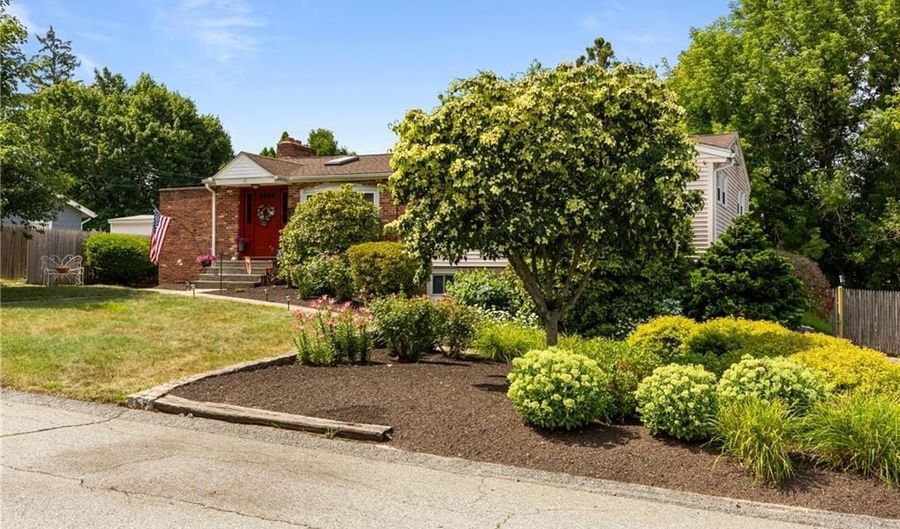 15 Freedom Dr, Cranston, RI 02920 - 2 Beds, 3 Bath