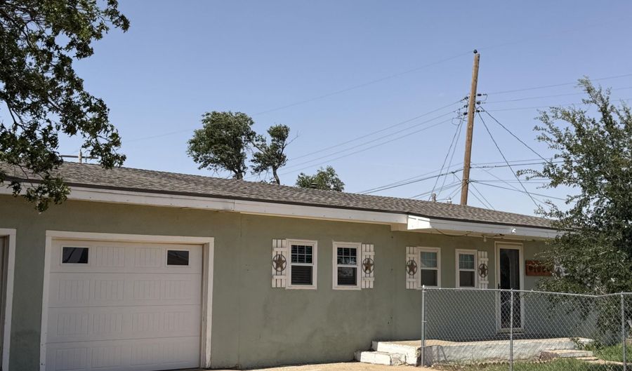 106 E 14th St, Abernathy, TX 79311 - 4 Beds, 2 Bath