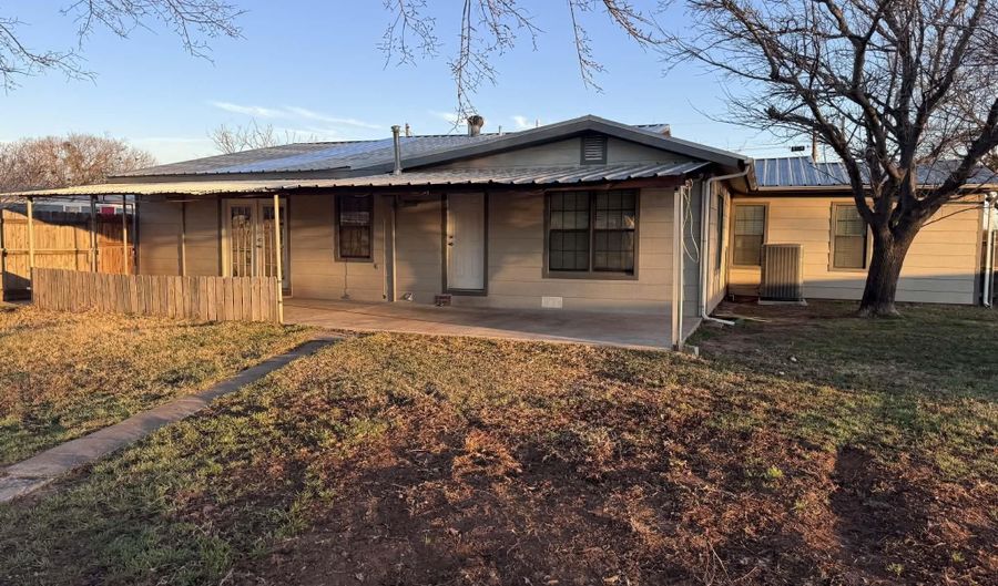 108 E SOUTH St, Archer City, TX 76351 - 4 Beds, 2 Bath
