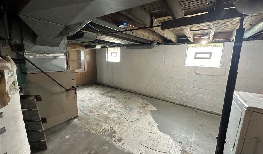 912 E 13th St, Ashtabula, OH 44004 - 4 Beds, 2 Bath