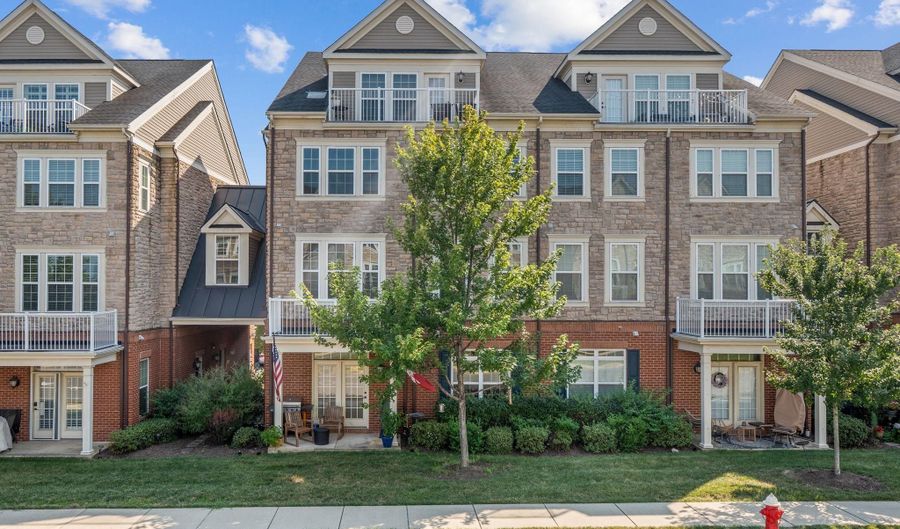 42612 HARDAGE Ter, Ashburn, VA 20148 - 3 Beds, 3 Bath