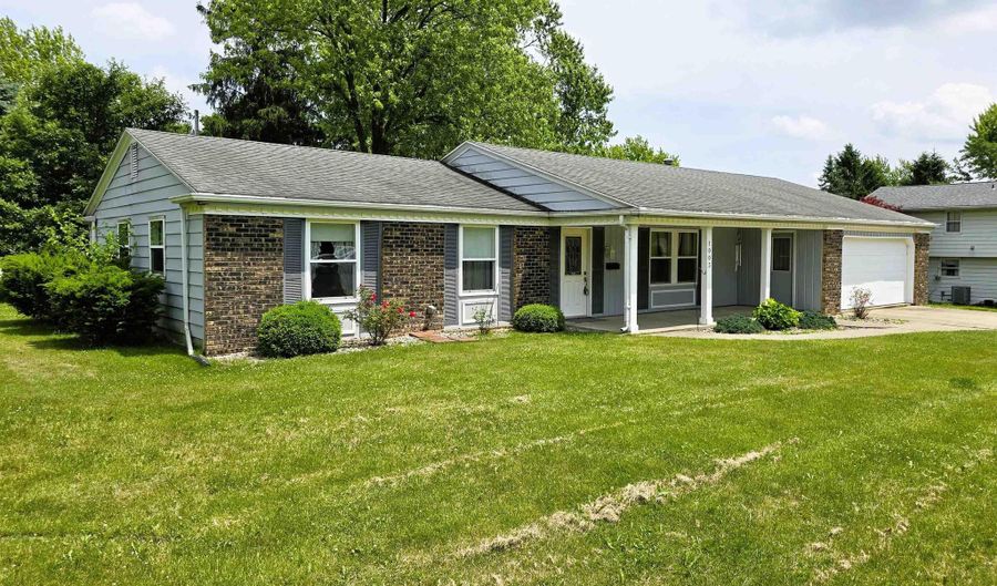 1003 Crestview Dr, Angola, IN 46703 - 3 Beds, 2 Bath