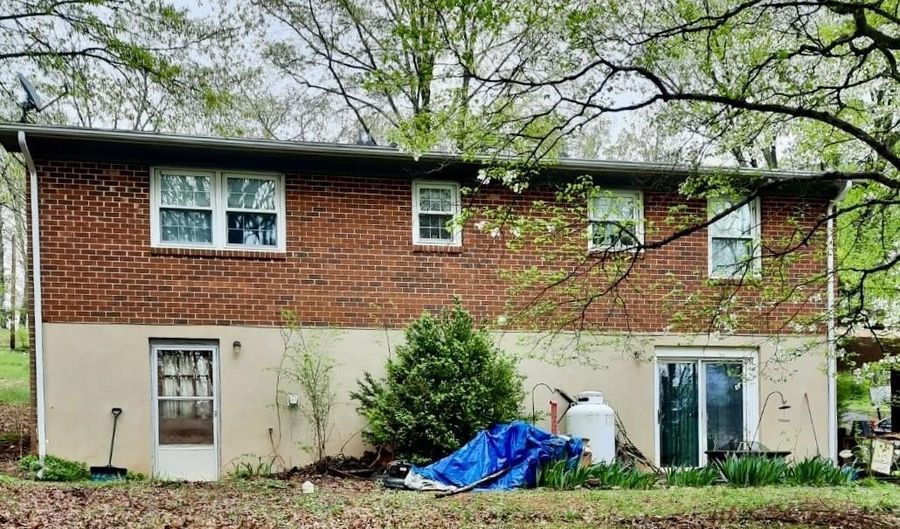 1614 AVONDALE Dr, Altavista, VA 24517 - 3 Beds, 3 Bath