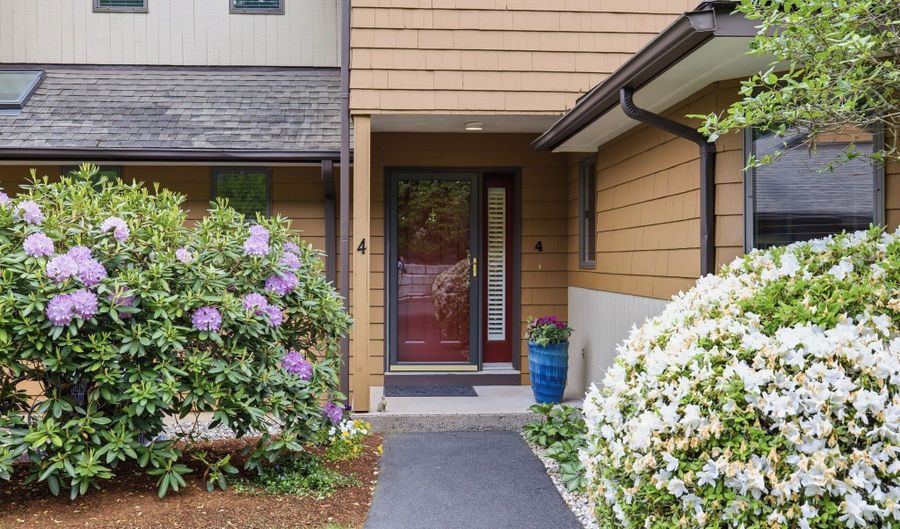 4 Biltmore Park 4, Bloomfield, CT 06002 - 4 Beds, 5 Bath