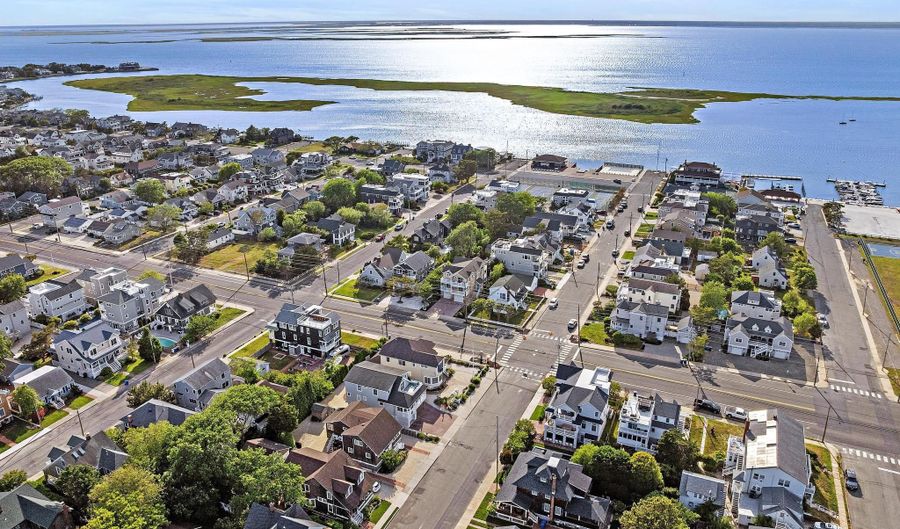 706 S BAY Ave, Beach Haven, NJ 08008 - 5 Beds, 4 Bath